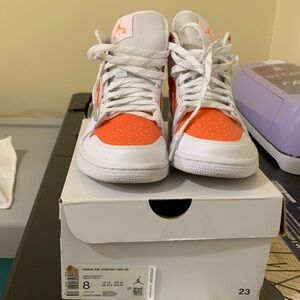 Nike Kids Air Jordan 1 Mid SE - Bright Orange and White